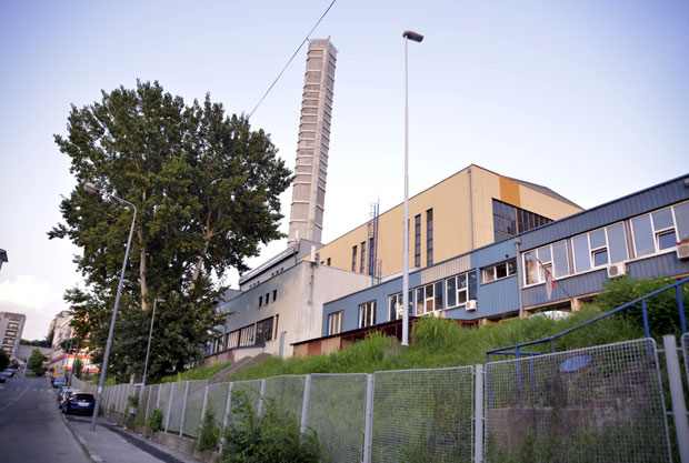 Трагедија на Коњарнику: Човек пао са димњака топлане (ФОТО)